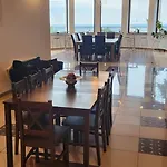 Retreat فيلة Raca