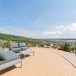 Retreat فيلة