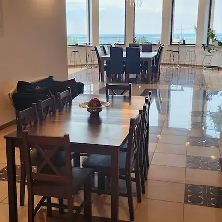 Retreat Villa Raca