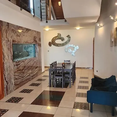 Retreat Villa Raca