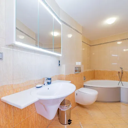 Retreat Villa Raca